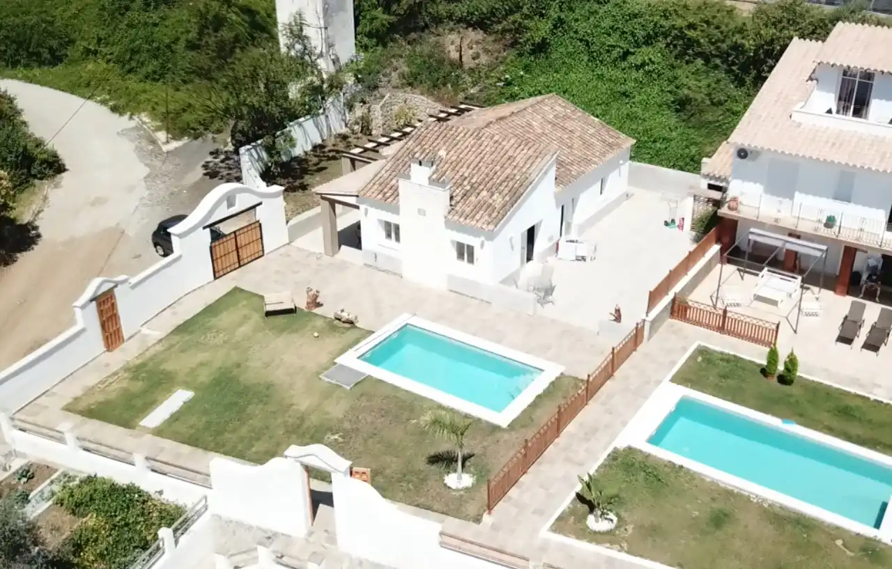 Vista exterior de Casa o xalet en venda en Vélez-Málaga amb Aire condicionat, Jardí privat i Terrassa