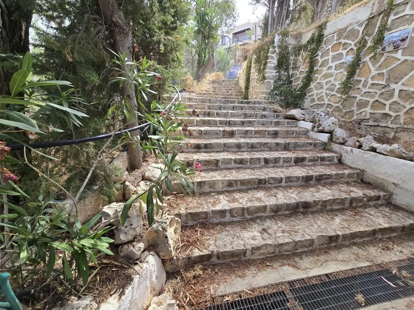 Außenansicht von Haus oder Chalet zum Verkauf in Benidorm mit Privatgarten, Terrasse und Abstellraum