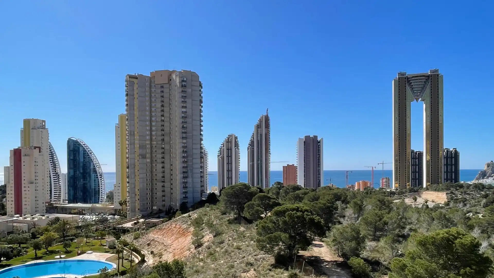 Außenansicht von Wohnung zum Verkauf in Benidorm mit Terrasse, Abstellraum und Schwimmbad