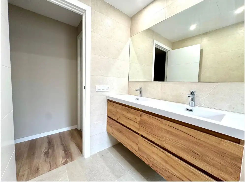 Baño de Casa adosada en venta en Vilanova i la Geltrú con Aire acondicionado, Terraza y Horno