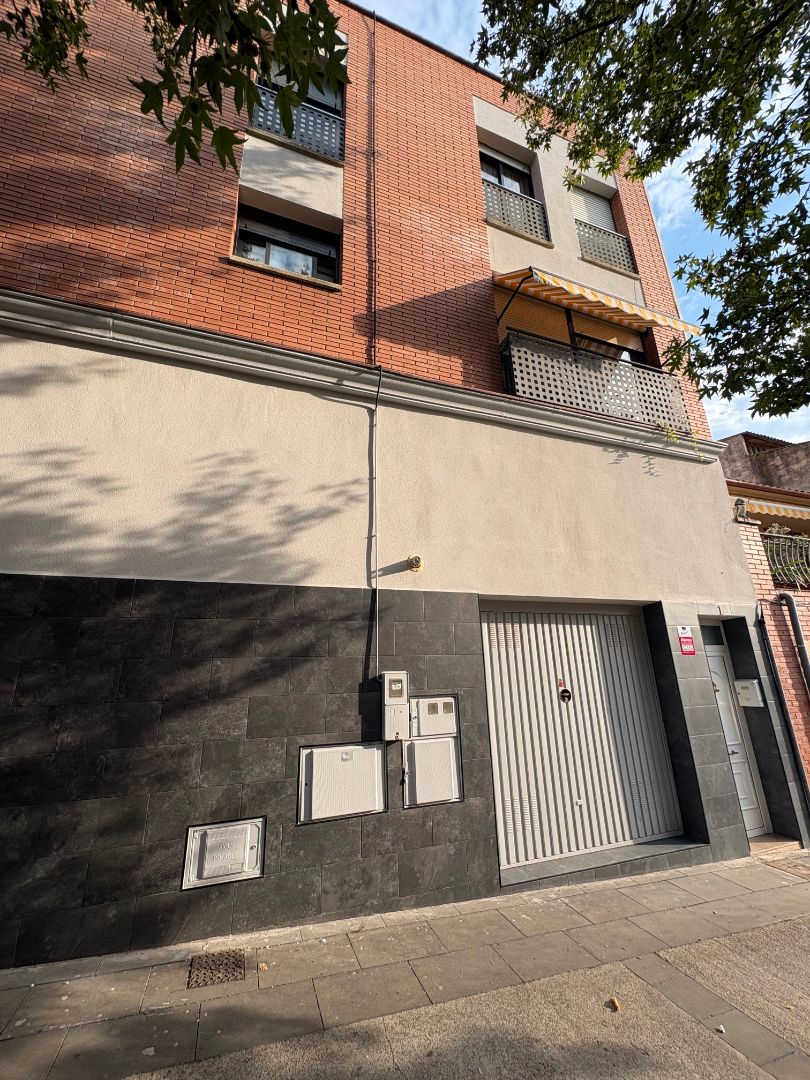 Vista exterior de Casa o xalet de lloguer en Mollet del Vallès amb Aire condicionat, Calefacció i Moblat