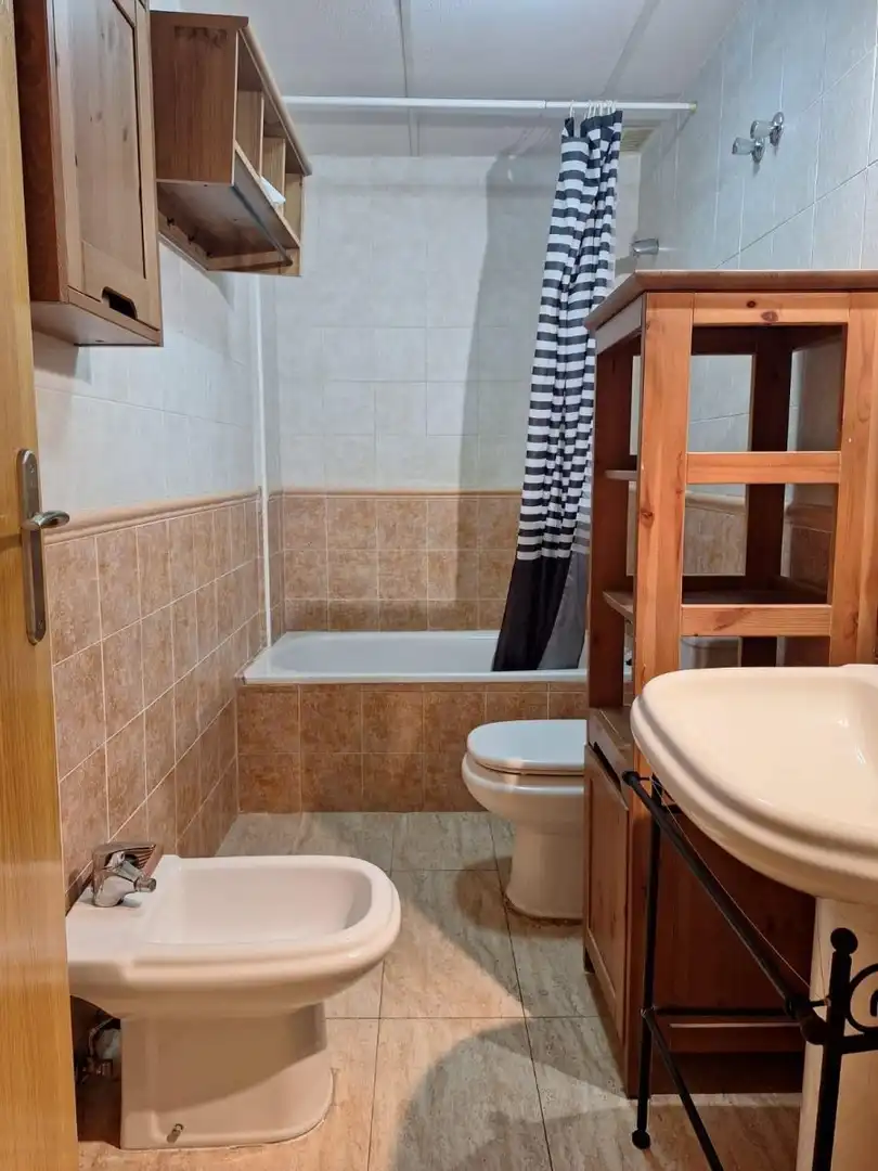 Baño de Piso de alquiler en Murcia con Aire acondicionado y Amueblado