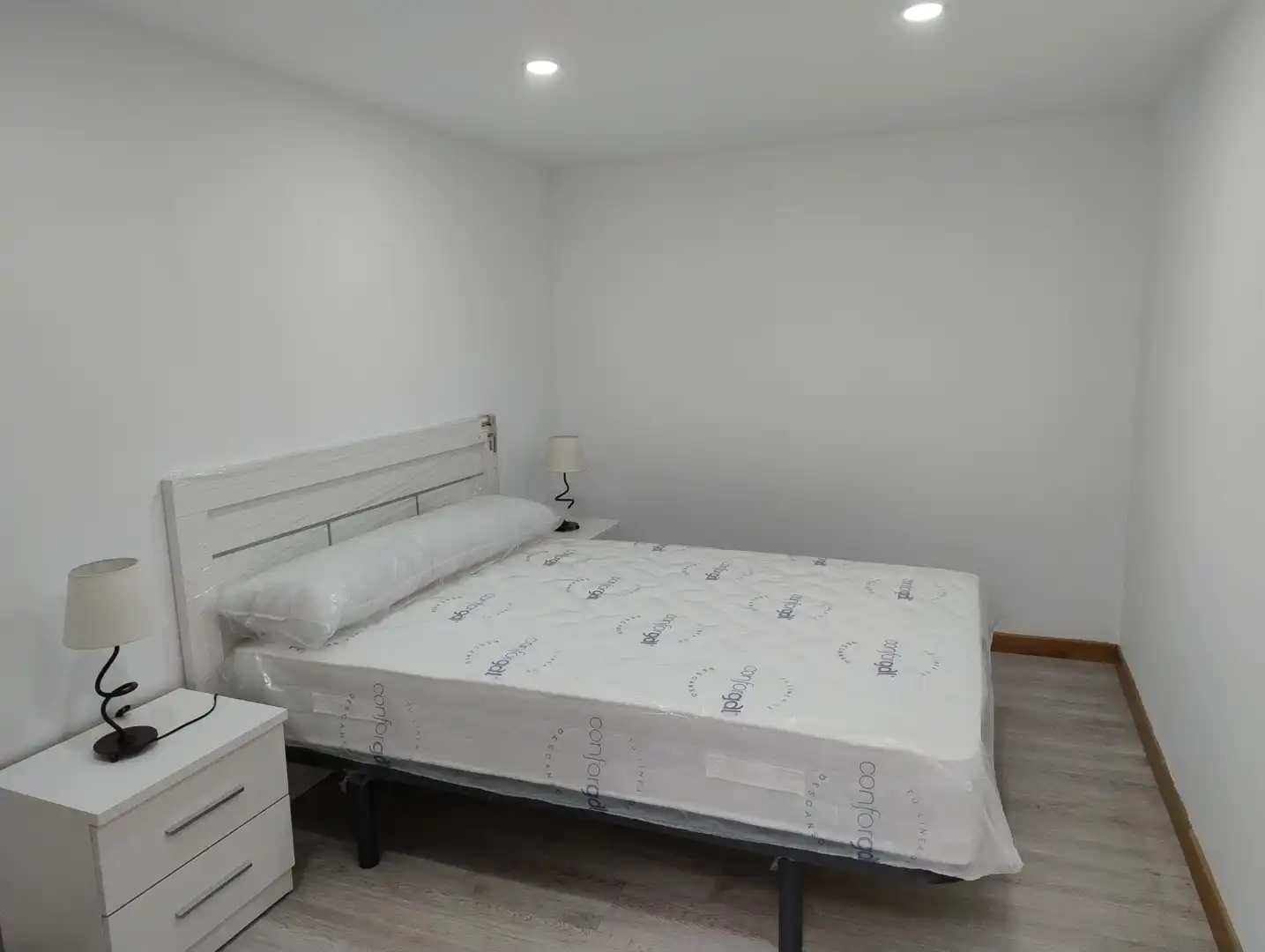 Bedroom of Flat for rent in Santiago de Compostela   with Heating, Furnished and Oven