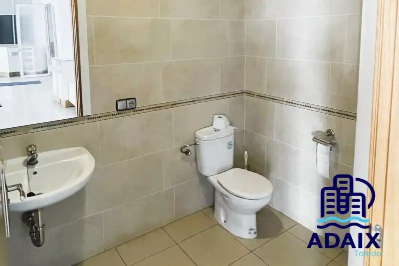 Bathroom of Industrial buildings for sale in Madridejos