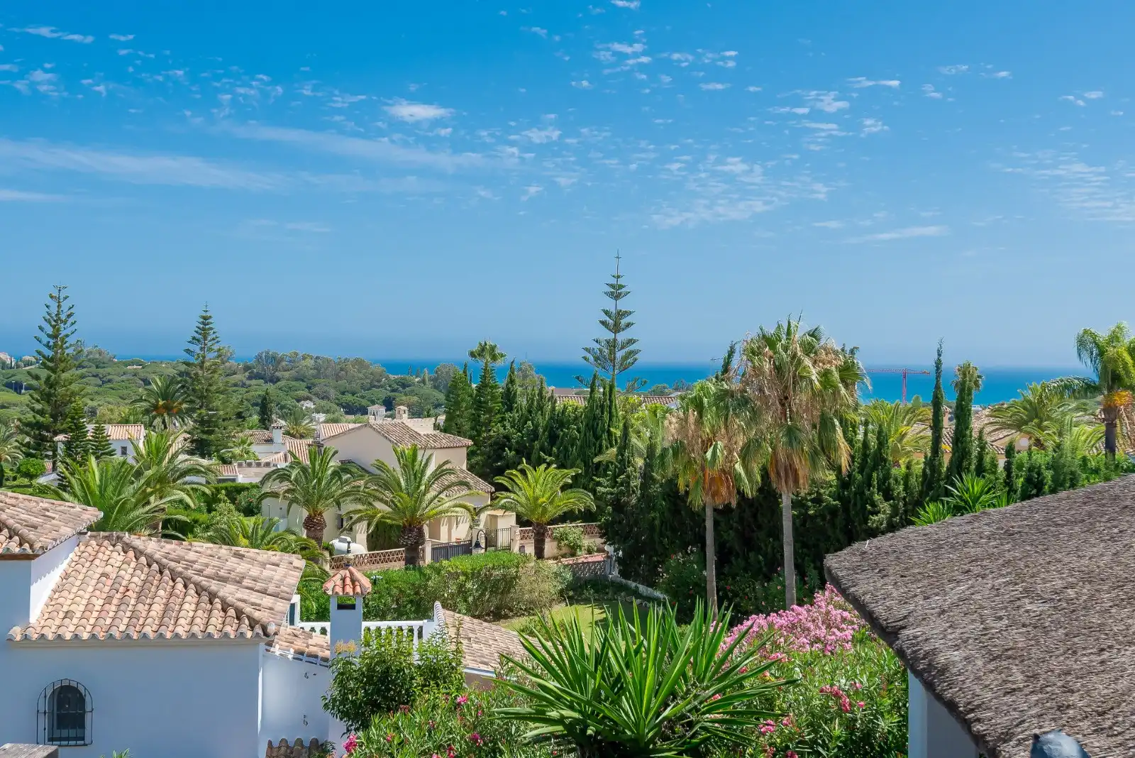 Vista exterior de Casa o xalet en venda en Marbella amb Aire condicionat, Jardí privat i Terrassa