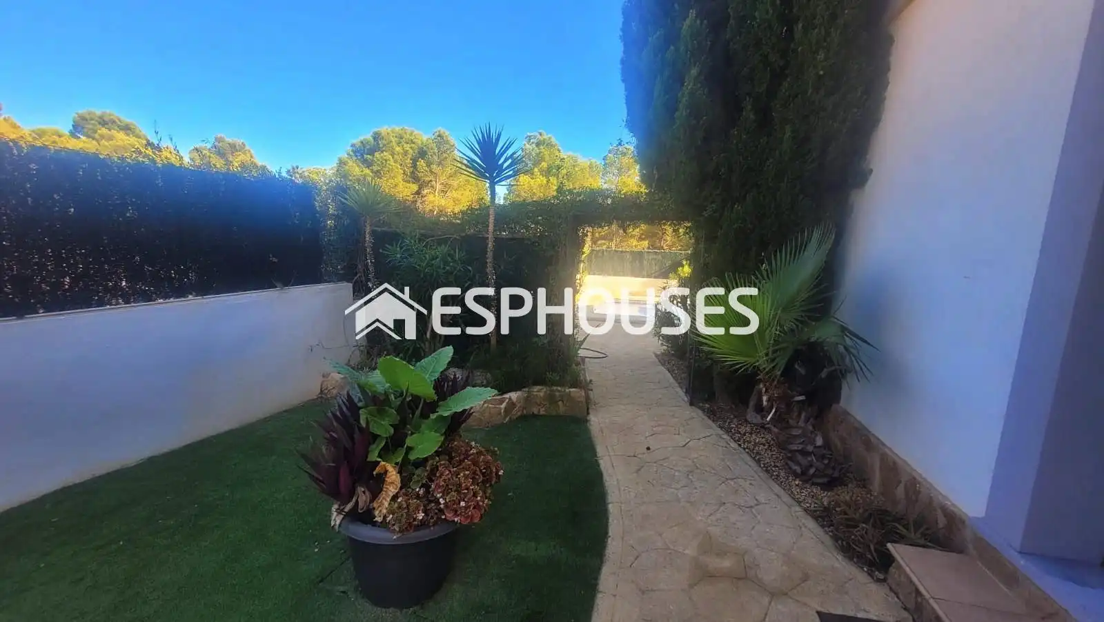Exterior view of Houses for sale in Finestrat  with Storage room, Swimming Pool and Balcony