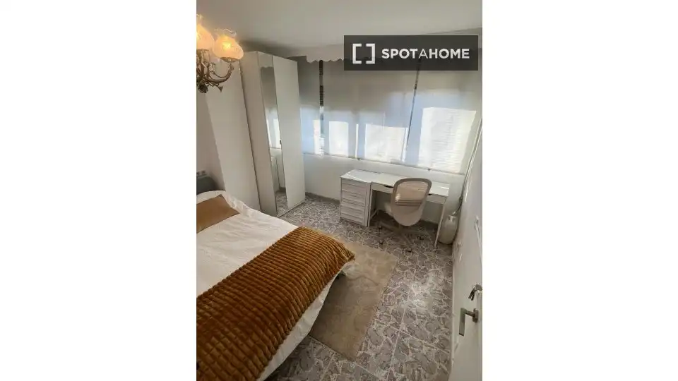 Habitación de Piso de alquiler en Málaga con Aire acondicionado, Calefacción y Amueblado