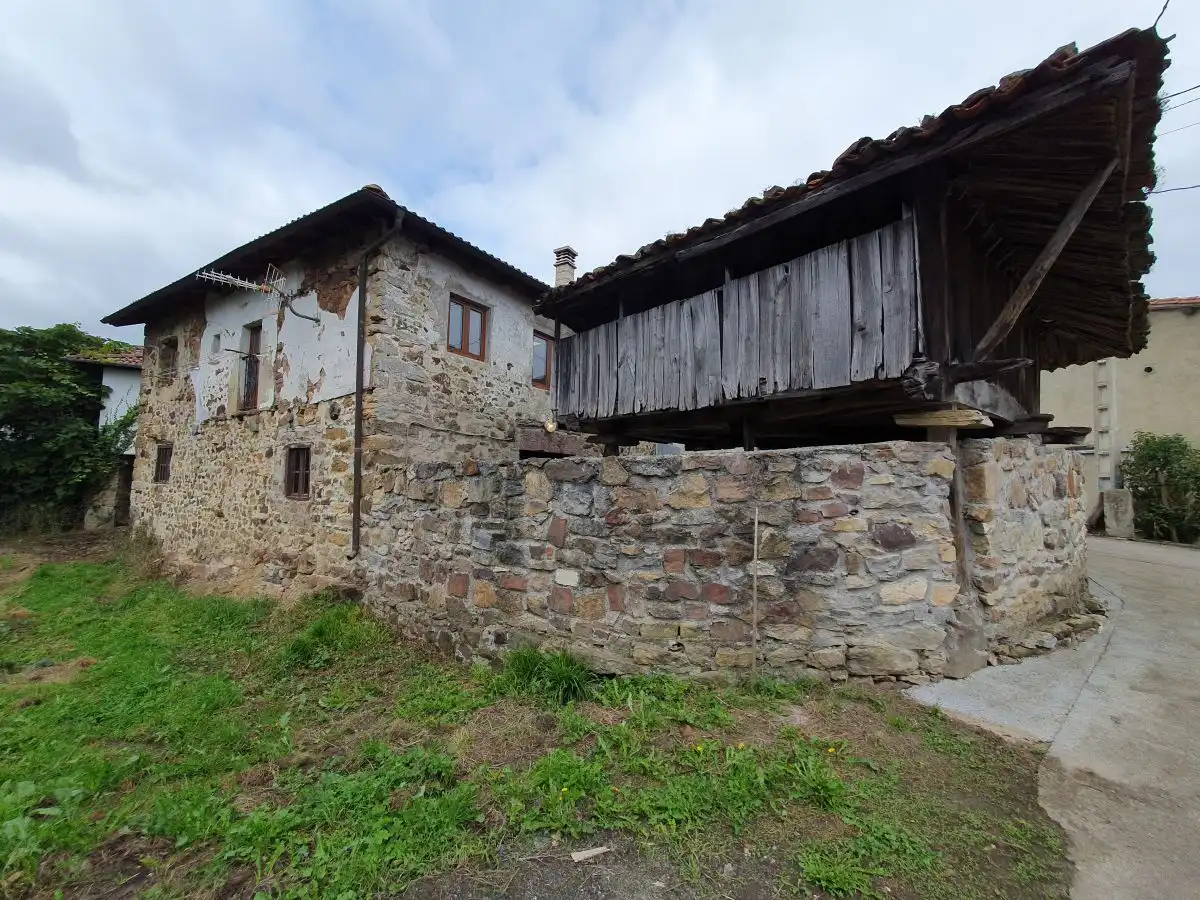 Vista exterior de Casa o chalet en venta en Belmonte de Miranda con Calefacción, Terraza y Trastero
