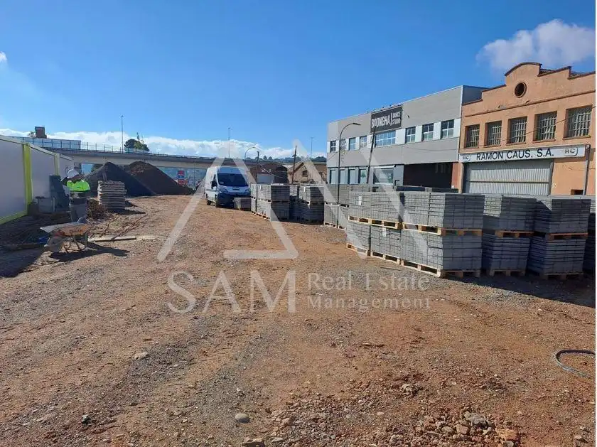 Lands and plots for sale in Sud