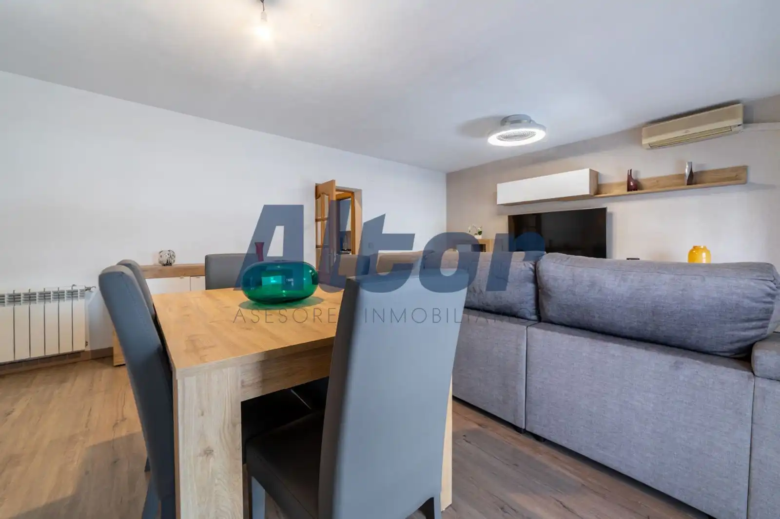 Wohnzimmer von Dachboden zum Verkauf in Madrid mit Klimaanlage, Heizung und Terrasse