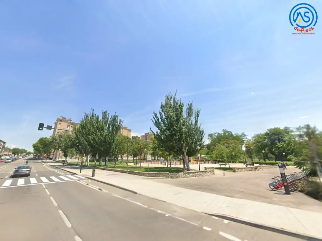 Pis de lloguer a Calle del Valle de Oza, 21, Arrabal