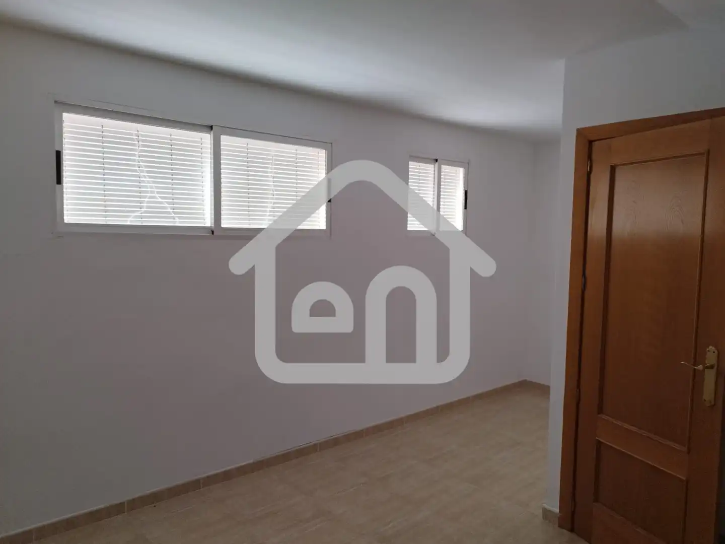 Casa adosada en venta en Calle Bodega, Requena
