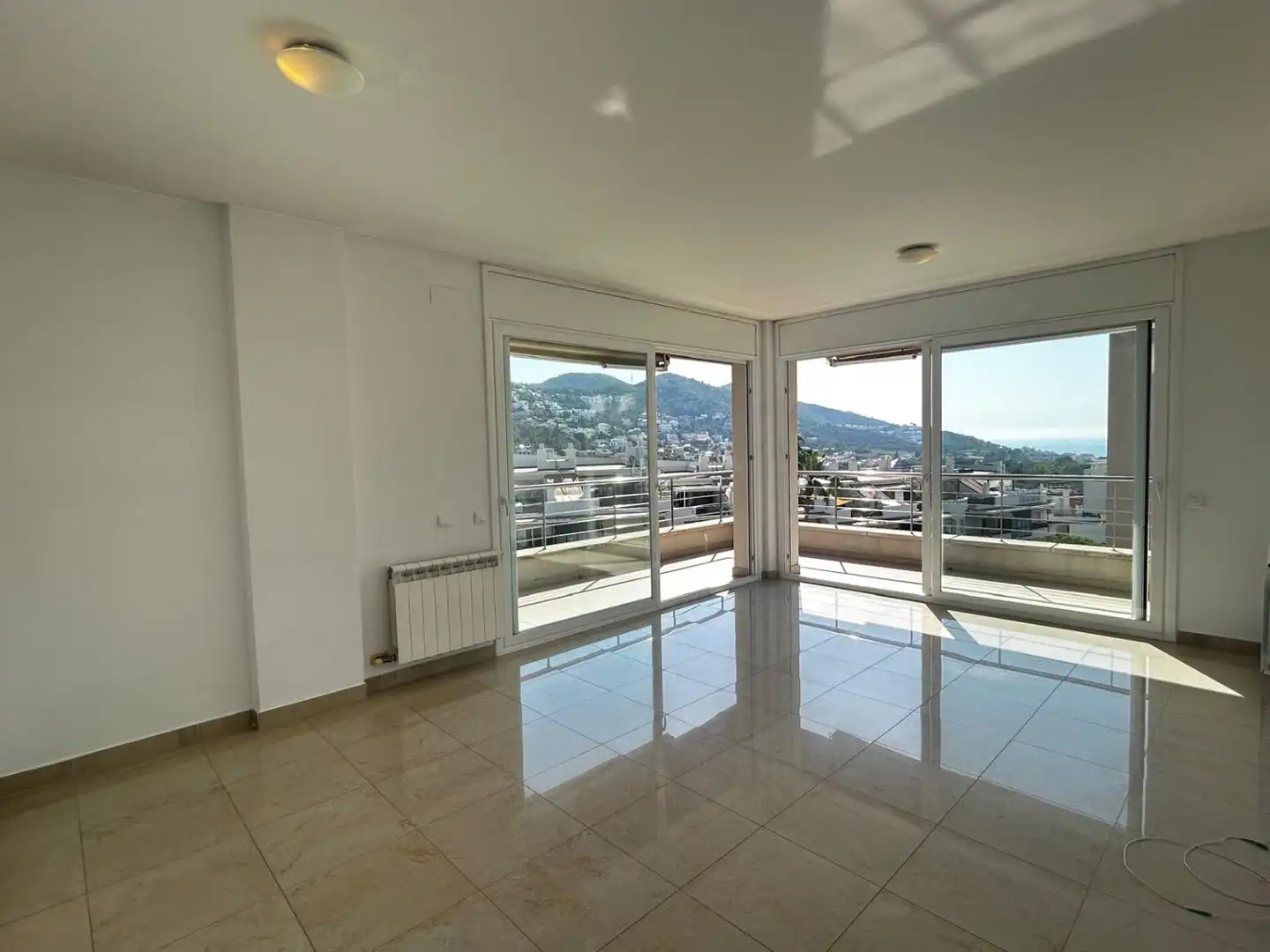 Außenansicht von Wohnung zum Verkauf in Sitges mit Klimaanlage, Heizung und Terrasse
