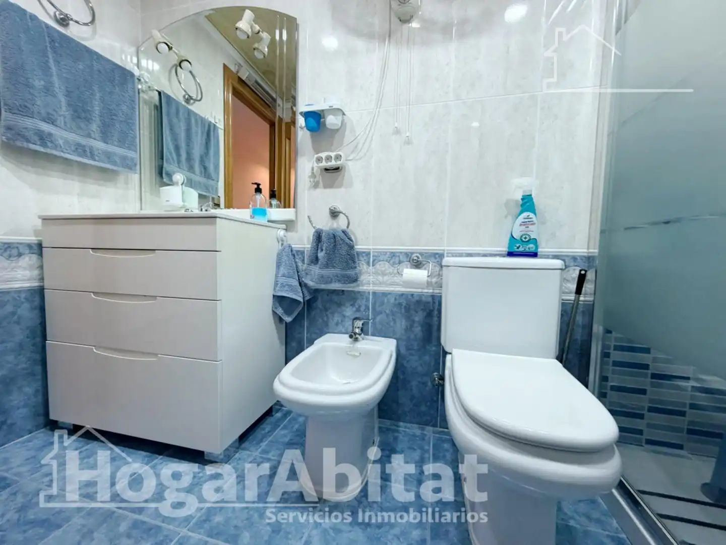 Bathroom of Flat for sale in Torrent  with Air Conditioner, Terrace and Furnished