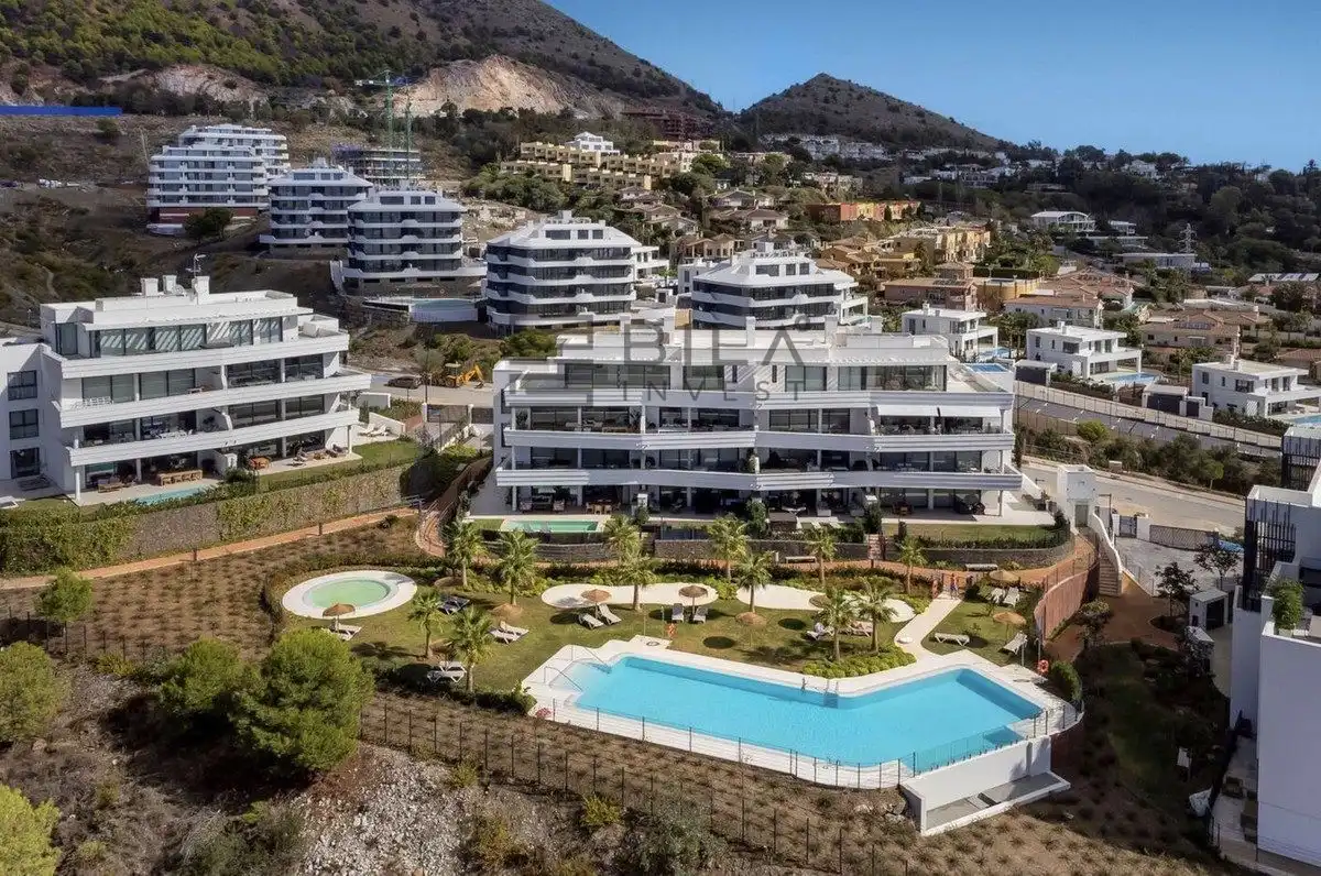 Exterior view of Flat for sale in Fuengirola  with Air Conditioner, Terrace and Storage room