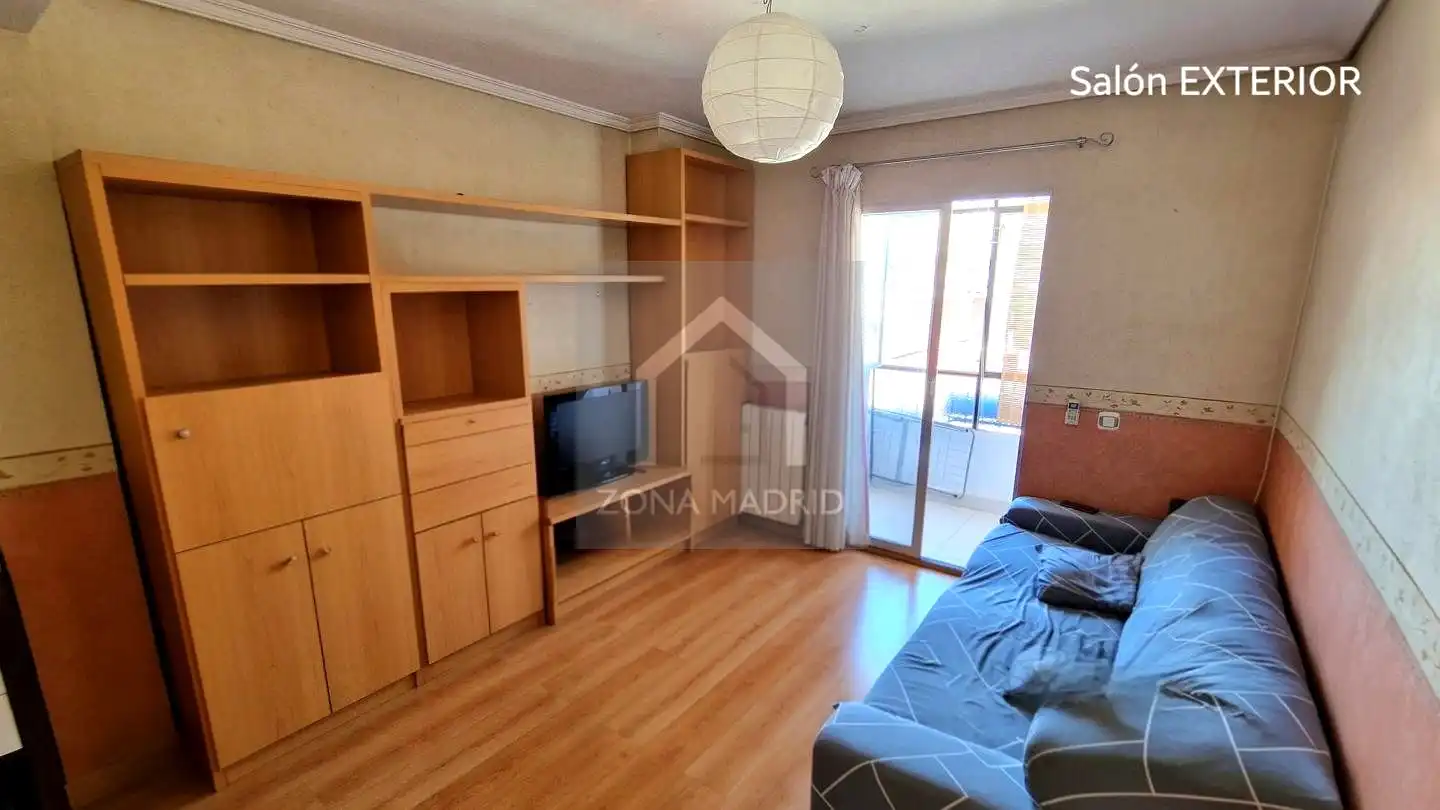 Living room of Flat for sale in Madrid  with Air Conditioner and Terrace