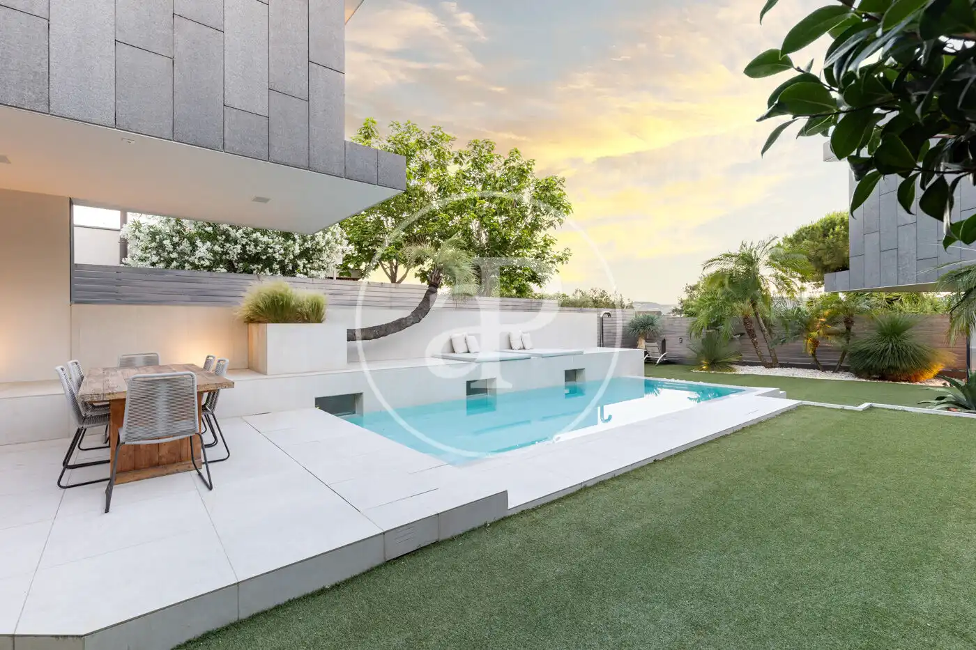 Piscina de Casa o xalet en venda en Sant Cugat del Vallès amb Aire condicionat, Calefacció i Jardí privat