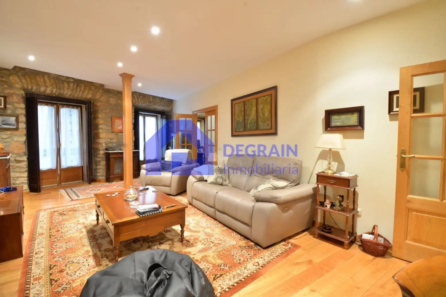 Sala de estar de Piso en venta en Oviedo  con Parquet, Terraza y Trastero