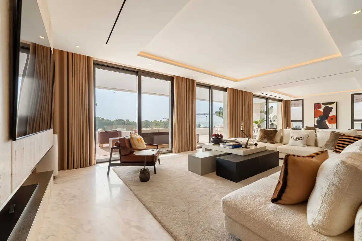Sala de estar de Dúplex en venta en Marbella con Aire acondicionado, Terraza y Piscina