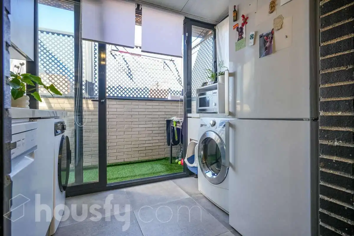 Vista exterior de Ático en venta en Madrid con Terraza, Trastero y Piscina comunitaria