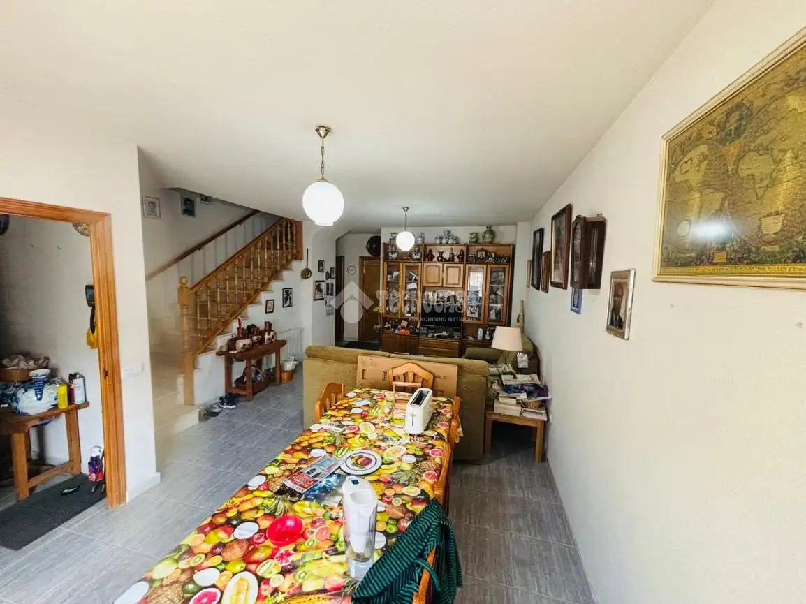 Casa adosada en venta en Escalona con Aire acondicionado, Calefacción y Amueblado