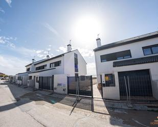 Exterior view of Single-family semi-detached for sale in Villalbilla  with Heating, Private garden and Terrace