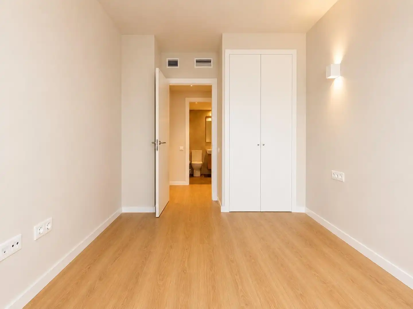 Schlafzimmer von Wohnung zur Miete in Terrassa mit Heizung, Parkett und Terrasse