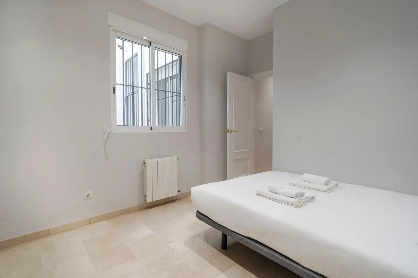 Habitación de Piso de alquiler en Valencia con Aire acondicionado, Calefacción y Amueblado