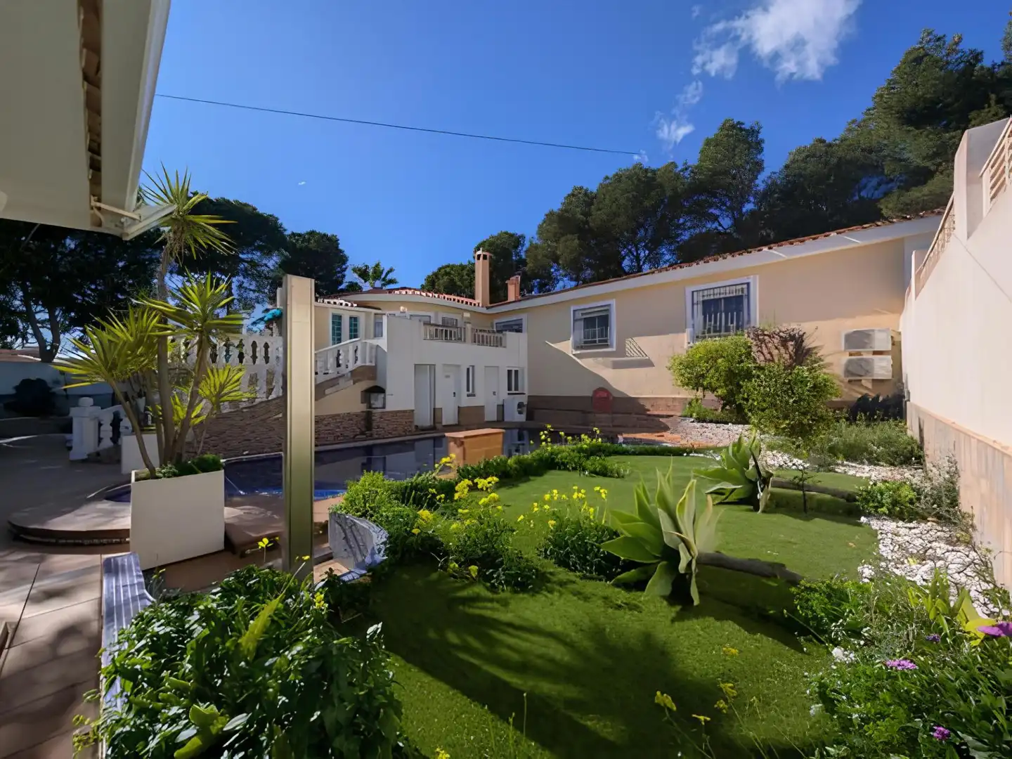 Casa aparellada amb piscina en venda a La Nucia Pueblo