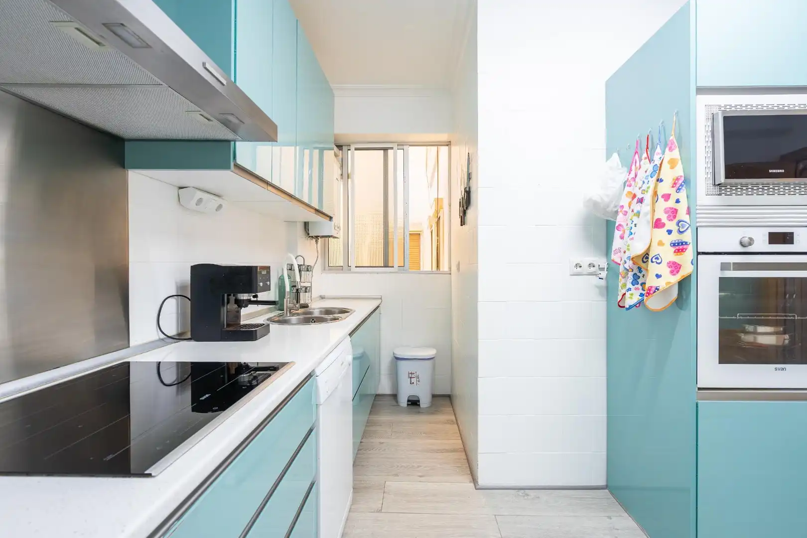 Kitchen of Flat for sale in Sevilla  with Air Conditioner, Furnished and Balcony