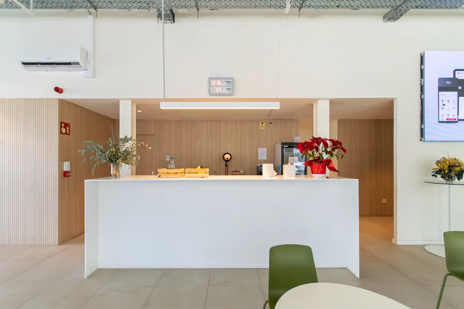 Büro zur Miete in Cornellà de Llobregat mit Klimaanlage, Heizung und Alarm