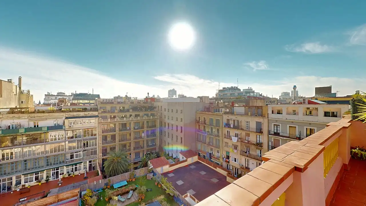 Vista exterior de Àtic en venda en Barcelona amb Aire condicionat i Terrassa