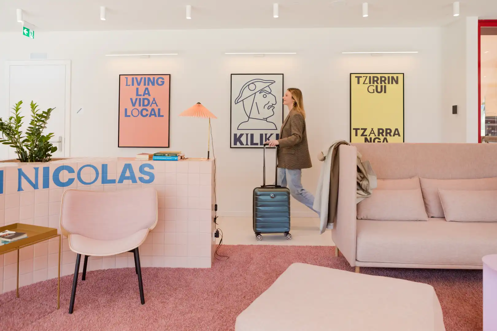 Sala d'estar de Apartament de lloguer en  Pamplona / Iruña amb Moblat, Microones i TV