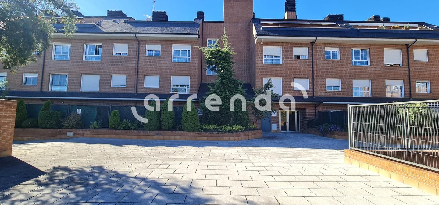Exterior view of Flat to rent in Collado Villalba  with Community pool