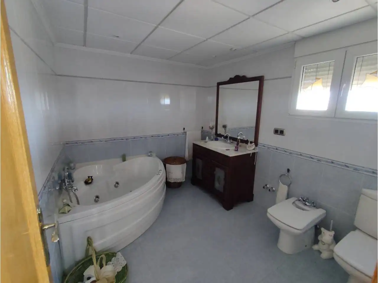 Badezimmer von Einfamilien-Reihenhaus zum Verkauf in Almazora / Almassora mit Klimaanlage, Terrasse und Schwimmbad