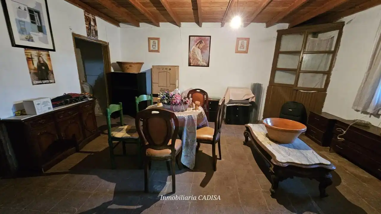 Menjador de Casa o xalet en venda en Parada de Arriba amb Calefacció, Terrassa i Traster