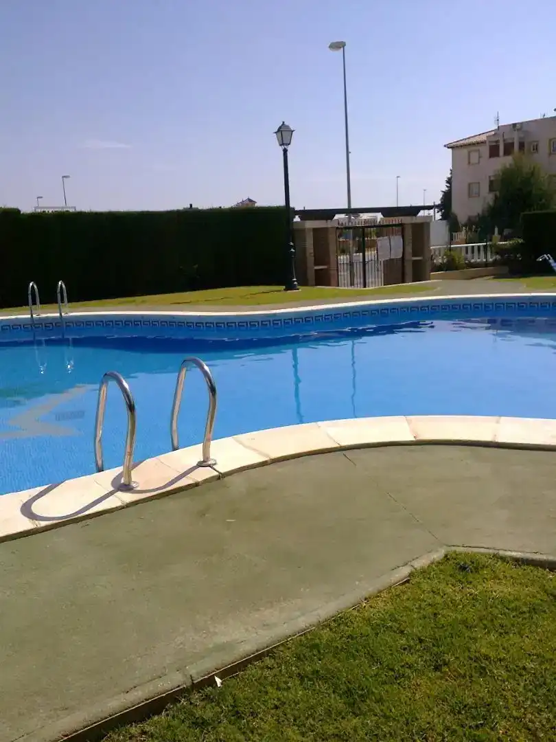 Piscina de Casa adosada en venda en Orihuela amb Jardí privat, Traster i Moblat