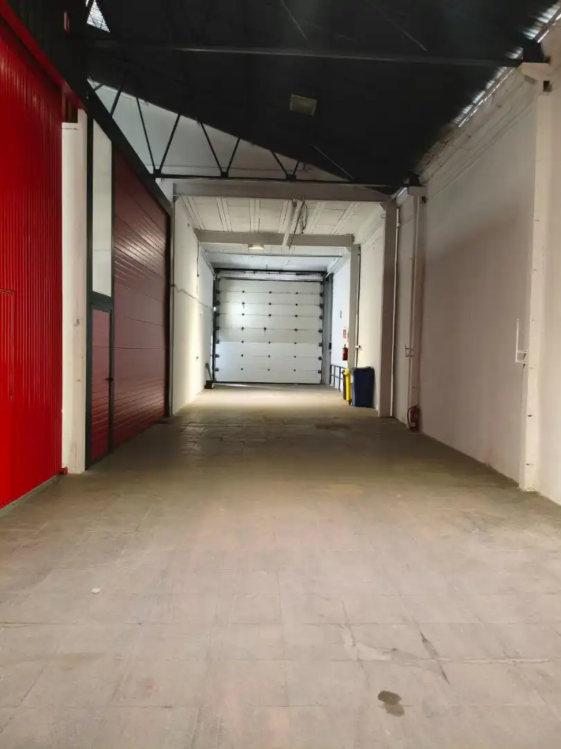 Nau industrial de lloguer en Peligros amb Calefacció i Alarma