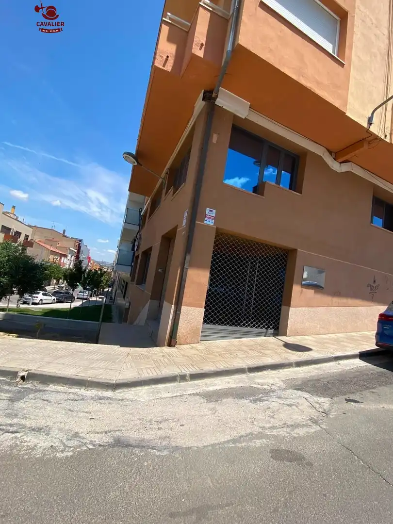 Vista exterior de Local en venta en Binéfar, Huesca