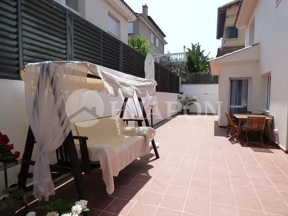 Terrassa de Casa o xalet en venda en Alella amb Aire condicionat, Calefacció i Jardí privat