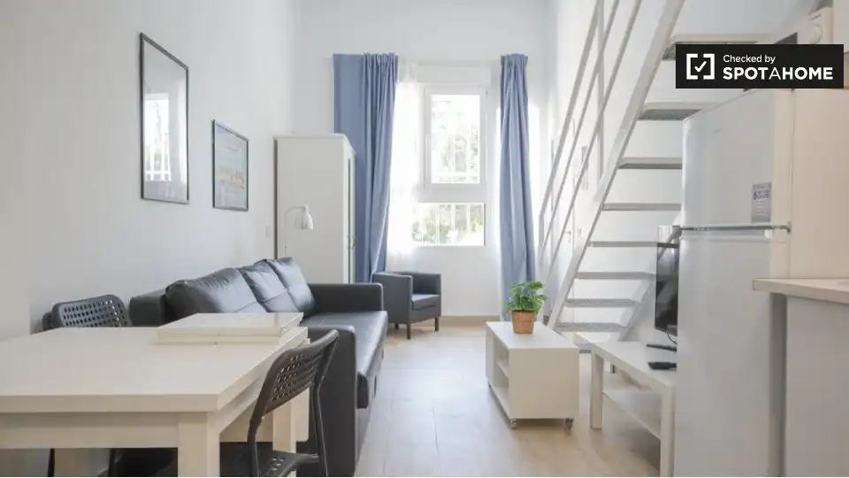 Sala de estar de Piso de alquiler en Madrid con Aire acondicionado, Calefacción y Amueblado
