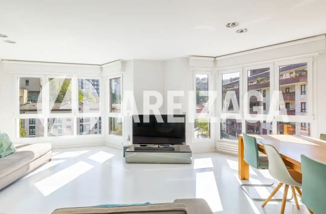 Wohnzimmer von Wohnung zum Verkauf in Donostia - San Sebastián  mit Heizung, Terrasse und Balkon