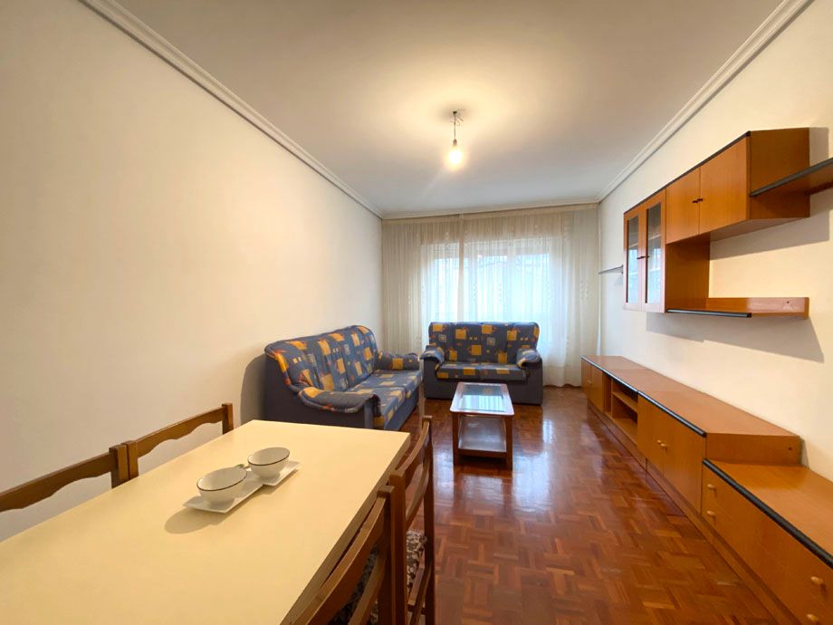 Sala d'estar de Pis en venda en Vitoria - Gasteiz amb Calefacció, Parquet i Terrassa