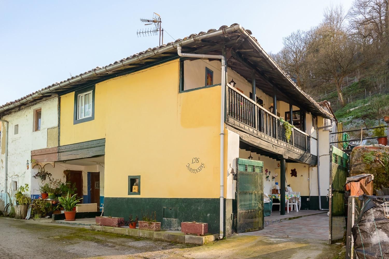 Exterior view of Single-family semi-detached for sale in Oviedo   with Private garden, Terrace and Storage room