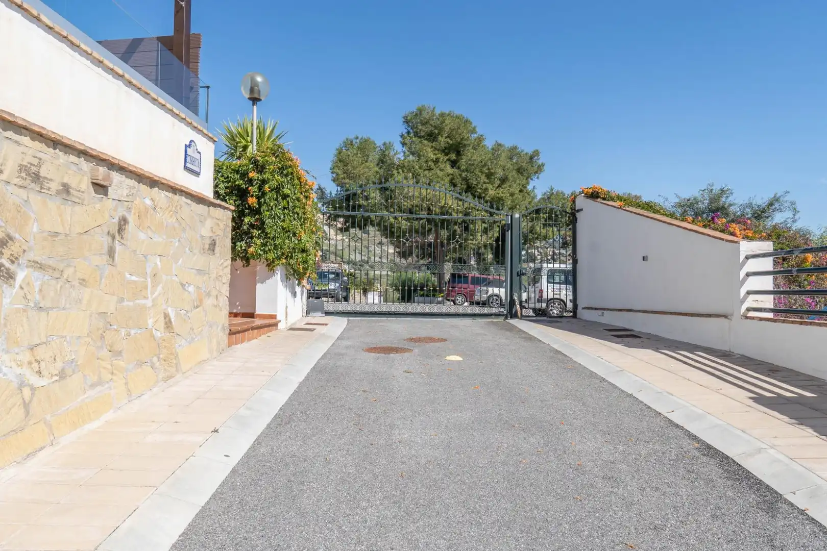 Vista exterior de Apartamento en venta en Almuñécar con Jardín privado, Terraza y Piscina comunitaria