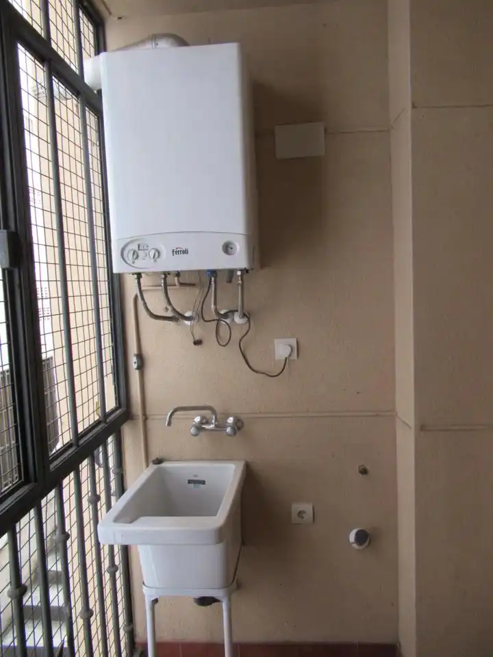 Badezimmer von Erdgeschoss zum Verkauf in Plasencia mit Heizung