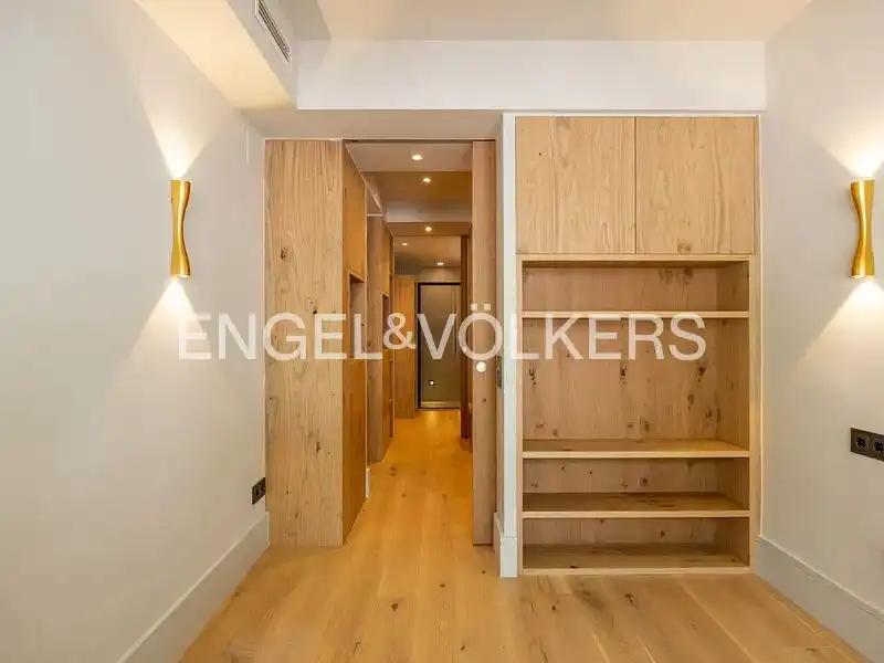 Flat for sale in Barcelona  with Air Conditioner and Heating