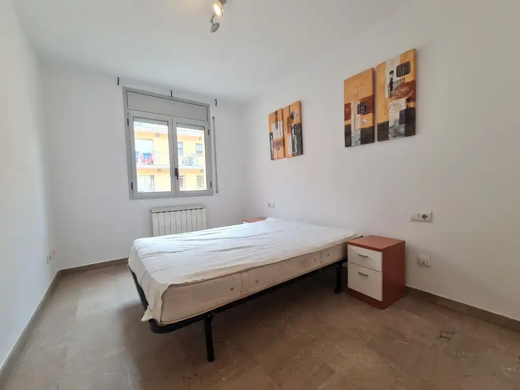 Schlafzimmer von Wohnung zur Miete in Girona