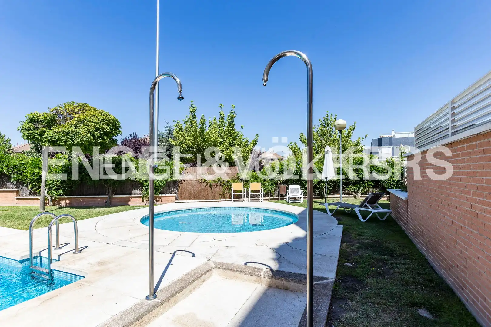 Piscina de Dúplex en venda en Madrid amb Aire condicionat, Calefacció i Terrassa