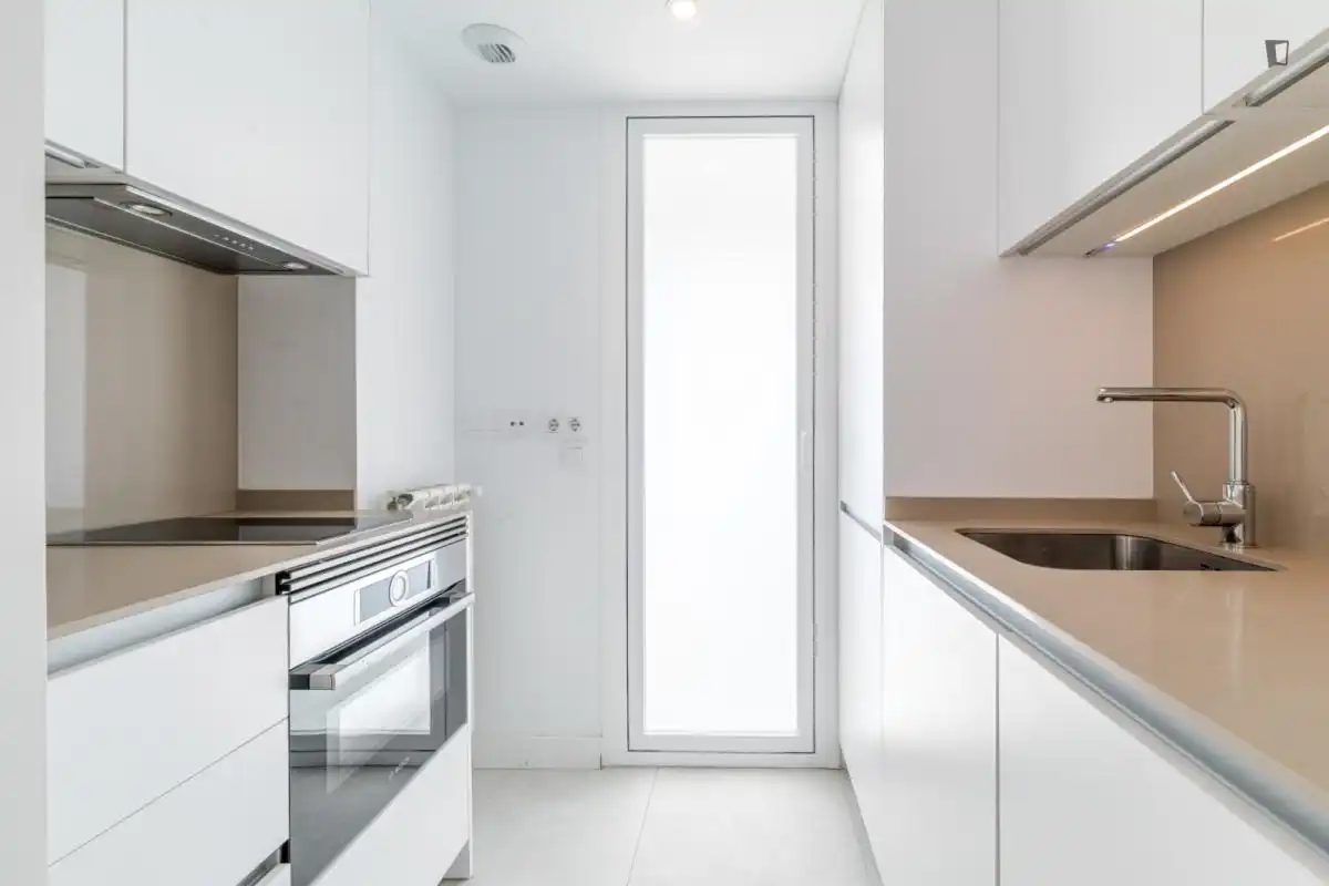 Cocina de Estudio de alquiler en Madrid con Aire acondicionado, Amueblado y Horno